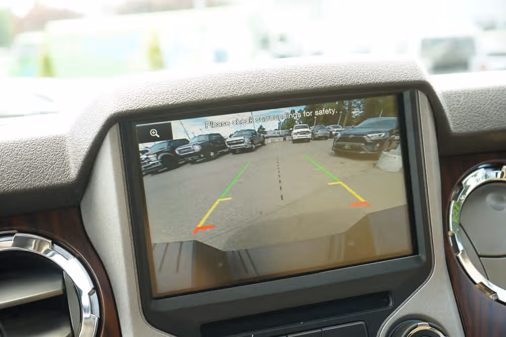 2015 Ford F-350 Super Duty Lariat Crew Cab Image 20