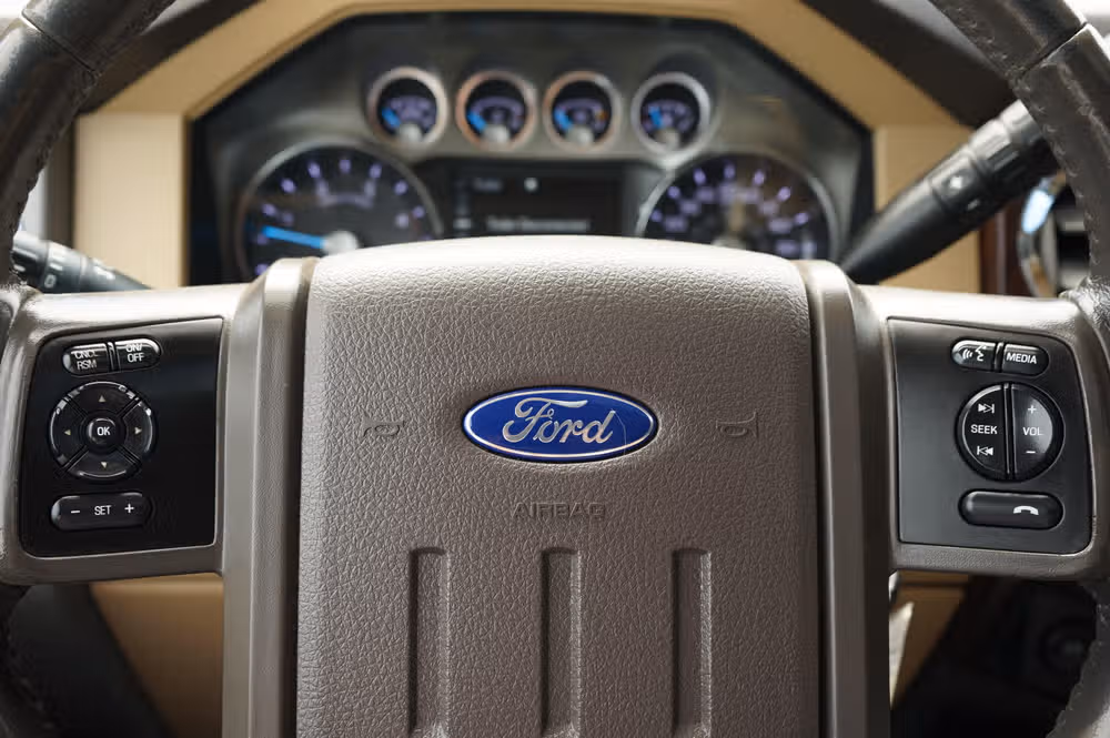 2015 Ford F-350 Super Duty Lariat Crew Cab Image 25
