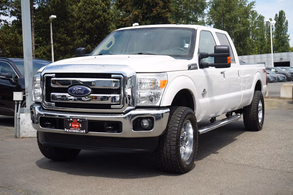 2015 Ford F-350 Super Duty Lariat Crew Cab Image 2