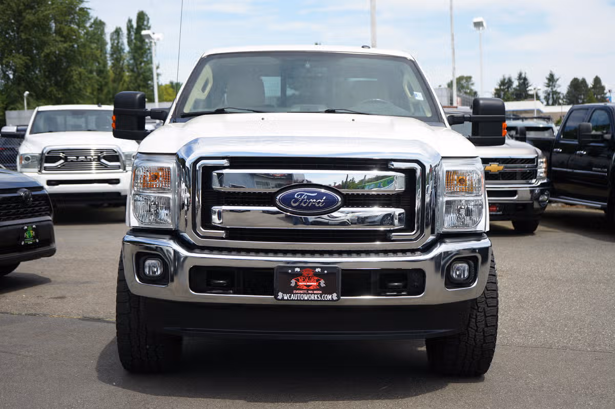 2015 Ford F-350 Super Duty Lariat Crew Cab Image 9
