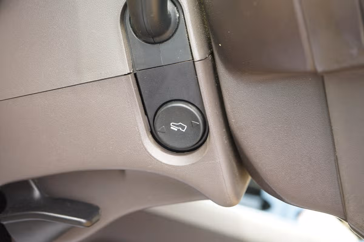 2015 Ford F-350 Super Duty Lariat Crew Cab Image 18
