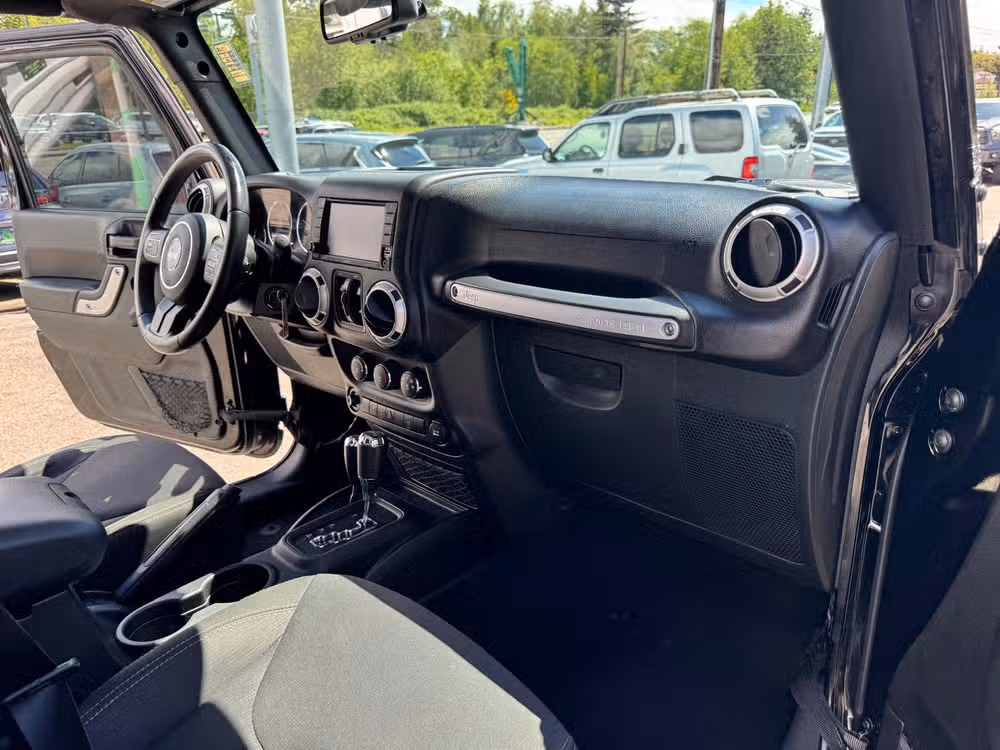 2018 Jeep Wrangler JK Unlimited Sahara Image 10