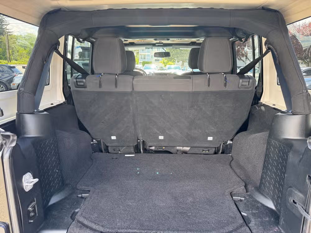 2018 Jeep Wrangler JK Unlimited Sahara Image 12