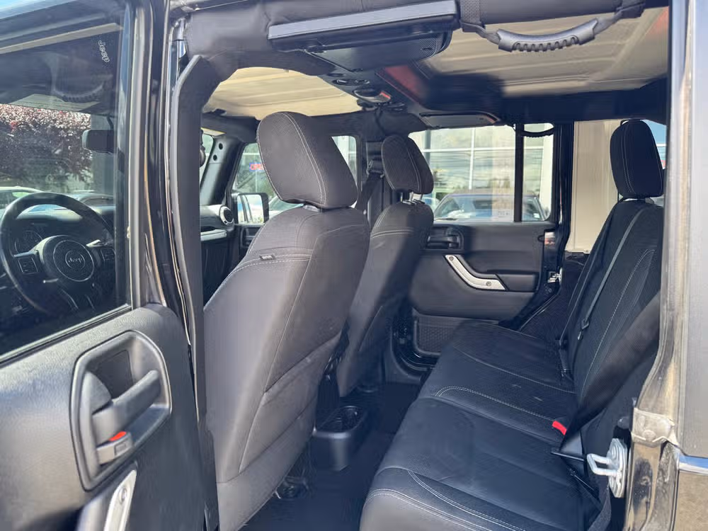2018 Jeep Wrangler JK Unlimited Sahara Image 13