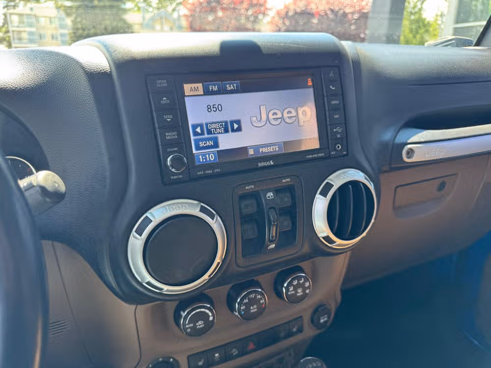 2018 Jeep Wrangler JK Unlimited Sahara Image 17