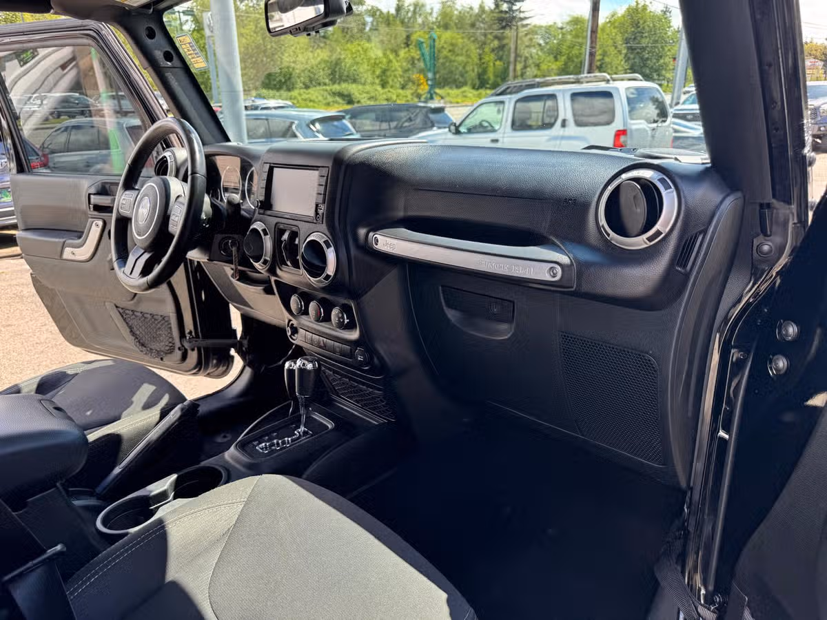 2018 Jeep Wrangler JK Unlimited Sahara Image 10
