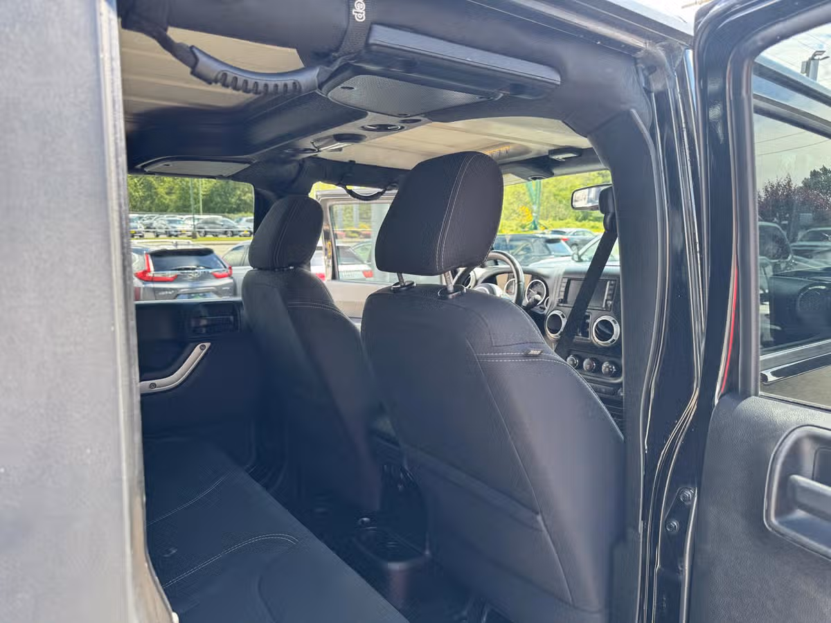 2018 Jeep Wrangler JK Unlimited Sahara Image 11