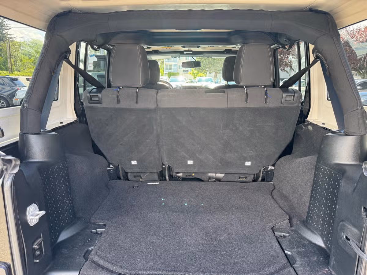 2018 Jeep Wrangler JK Unlimited Sahara Image 12