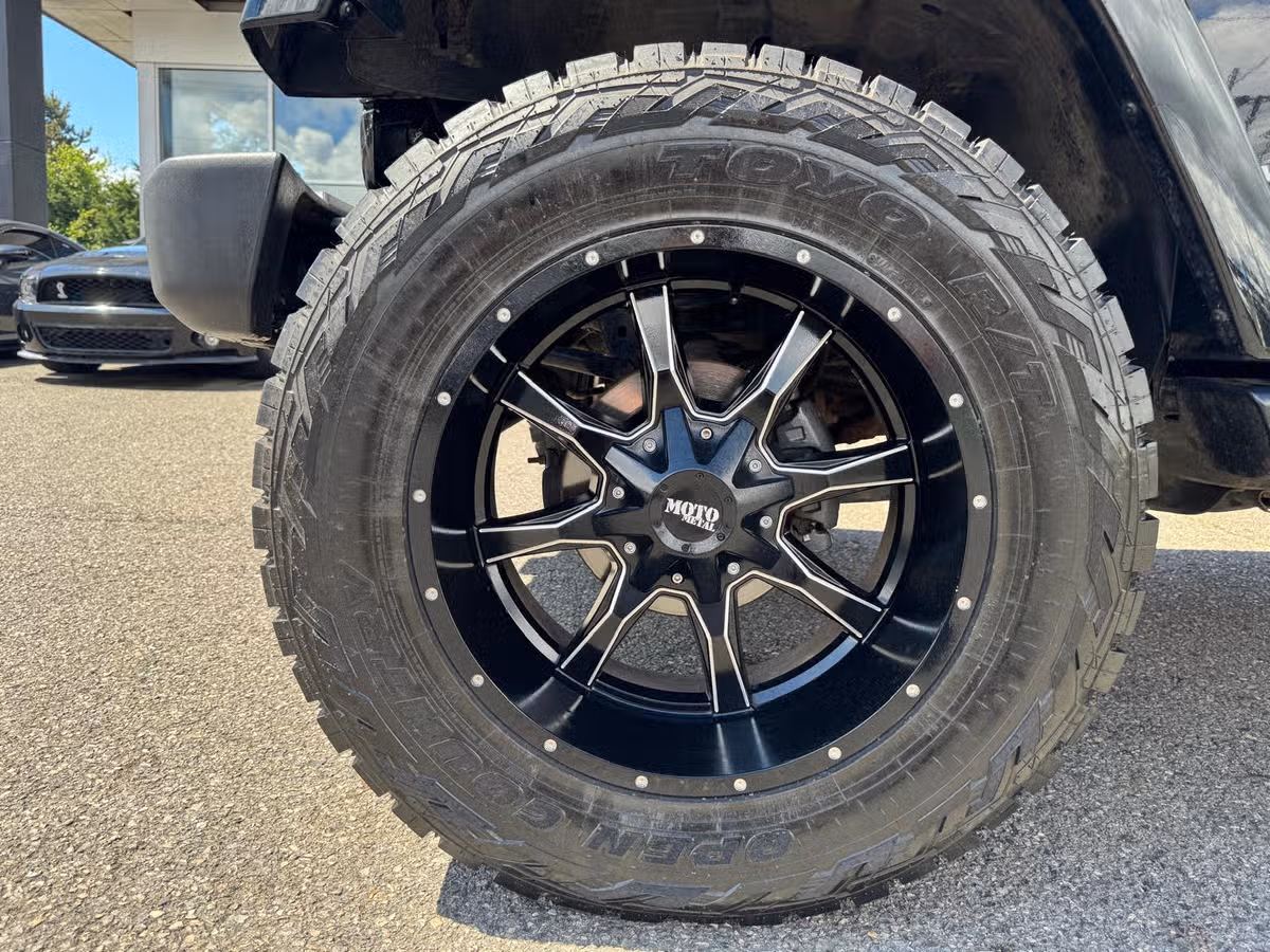 2018 Jeep Wrangler JK Unlimited Sahara Image 14