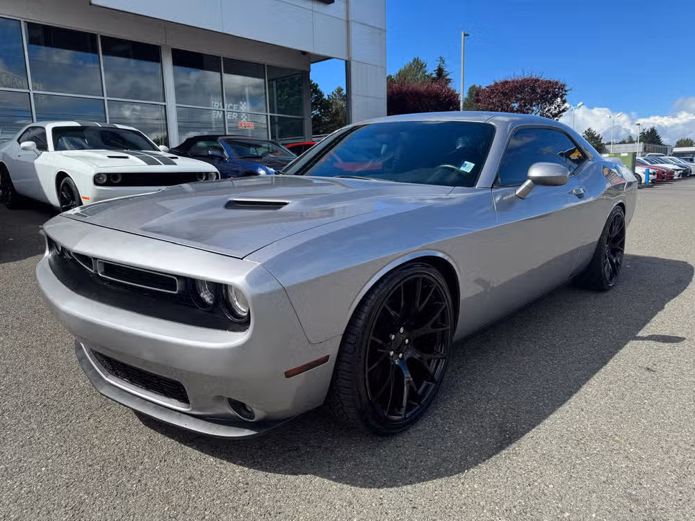 2016 Dodge Challenger R/T's photo