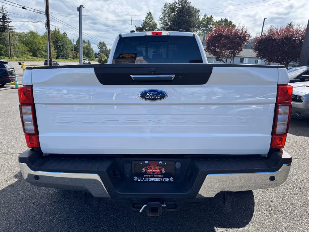 2020 Ford F-350 Super Duty Lariat Crew Cab Image 4