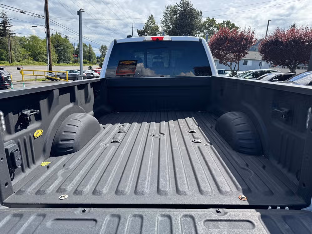 2020 Ford F-350 Super Duty Lariat Crew Cab Image 5