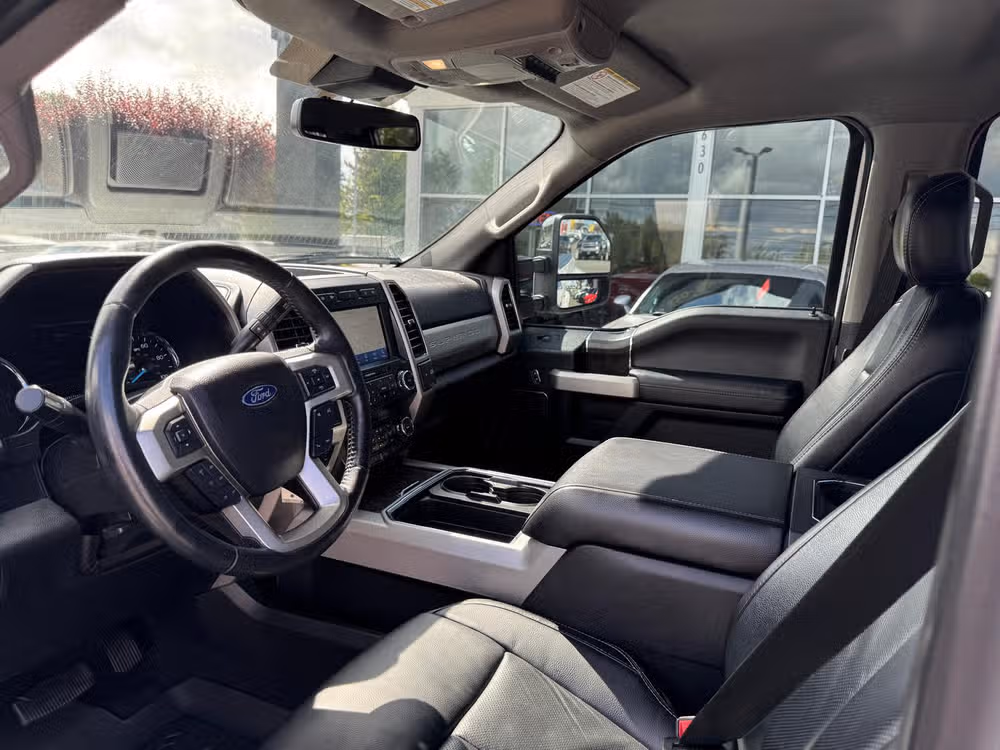 2020 Ford F-350 Super Duty Lariat Crew Cab Image 11