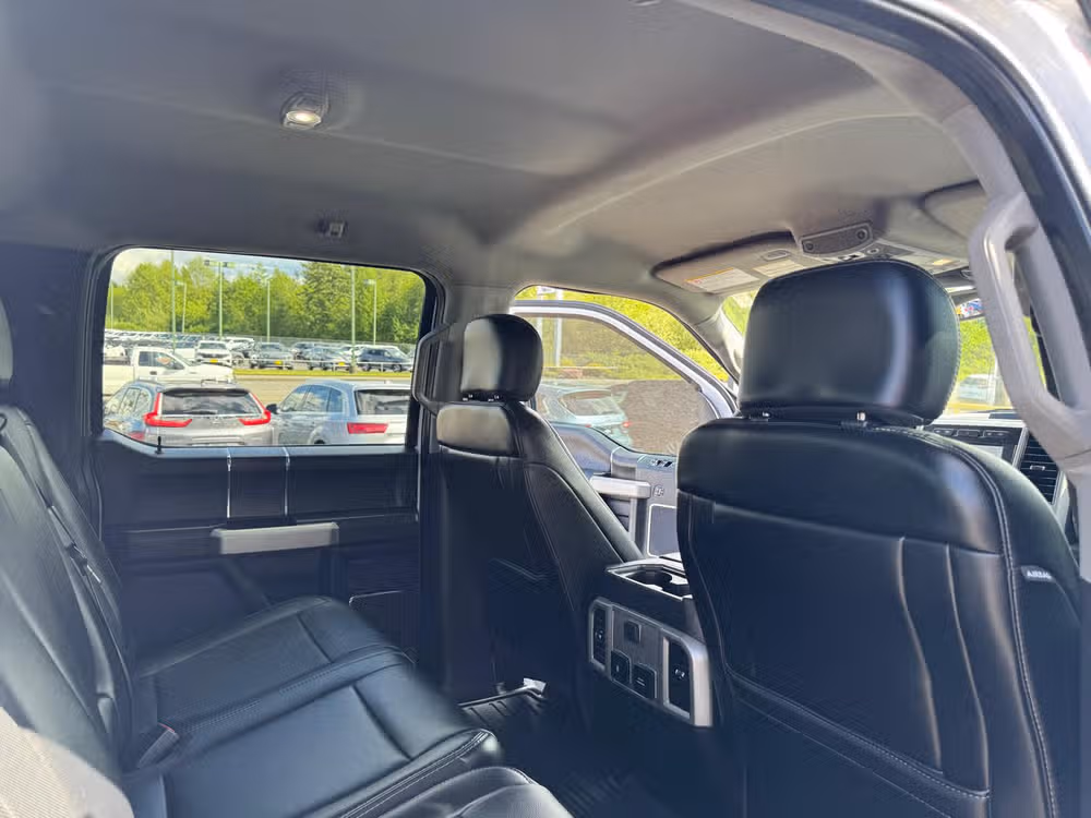 2020 Ford F-350 Super Duty Lariat Crew Cab Image 14