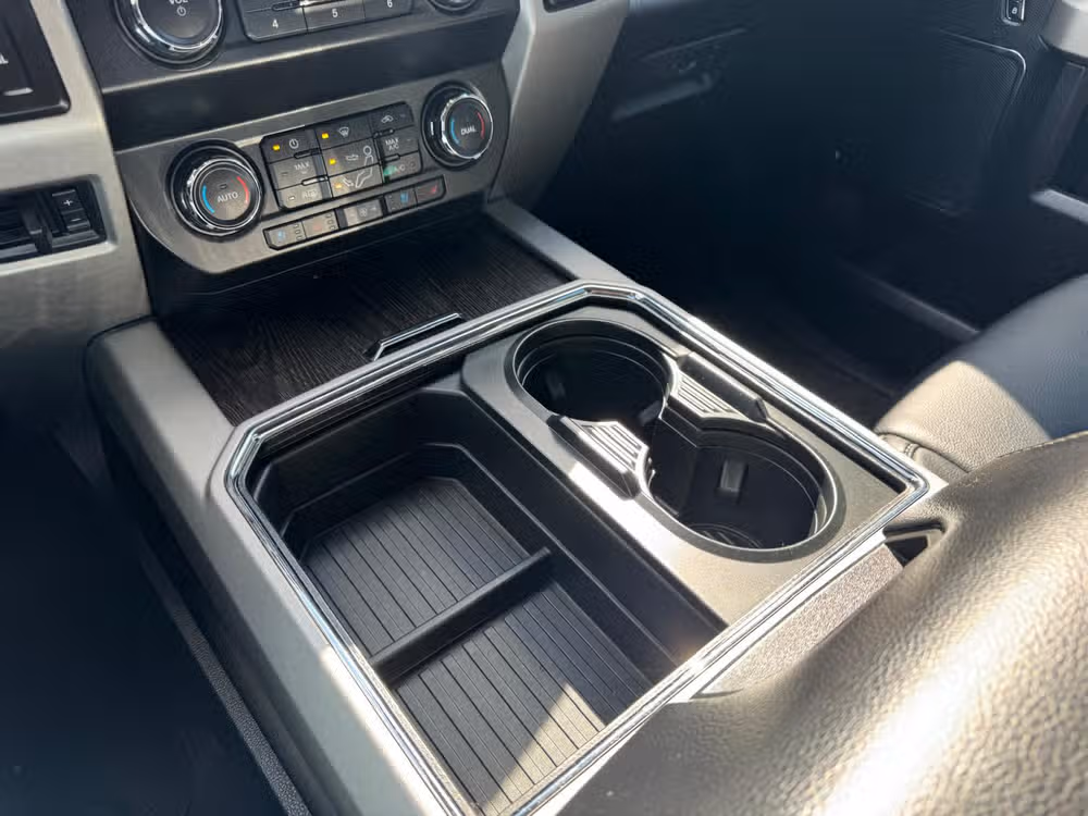 2020 Ford F-350 Super Duty Lariat Crew Cab Image 16