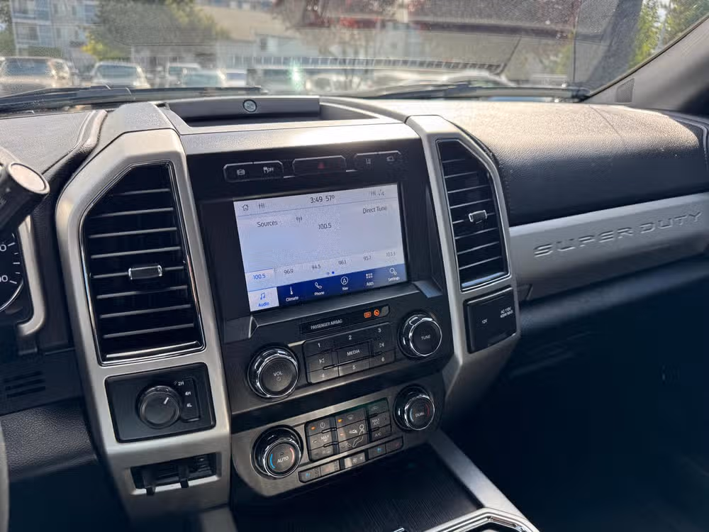 2020 Ford F-350 Super Duty Lariat Crew Cab Image 18