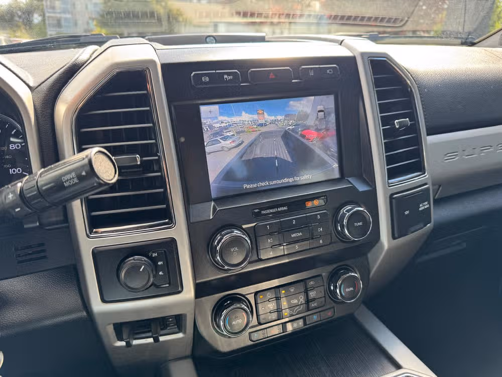 2020 Ford F-350 Super Duty Lariat Crew Cab Image 20