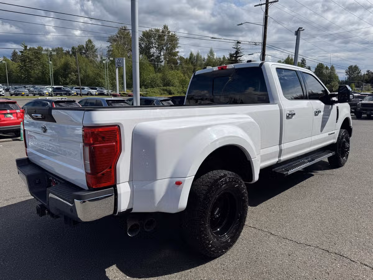 2020 Ford F-350 Super Duty Lariat Crew Cab Image 6