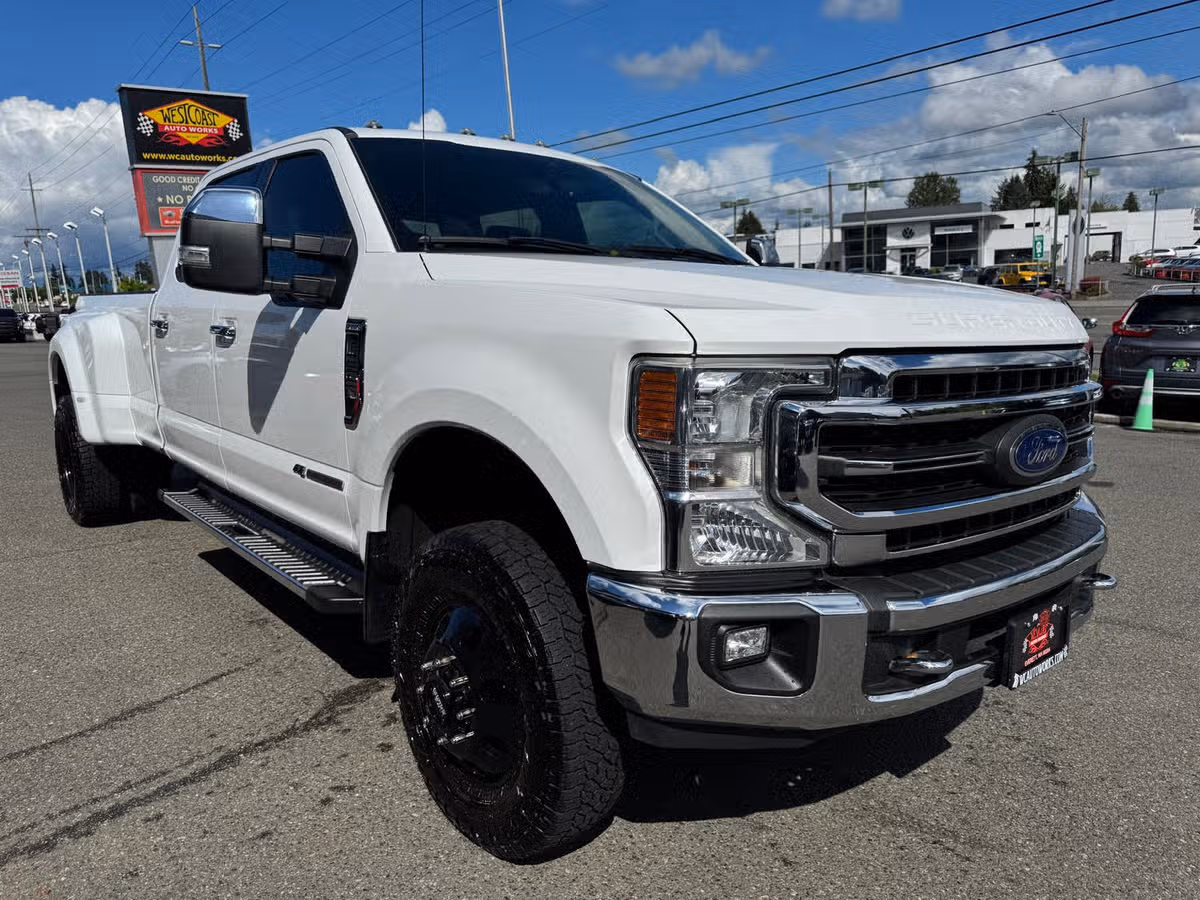2020 Ford F-350 Super Duty Lariat Crew Cab Image 8