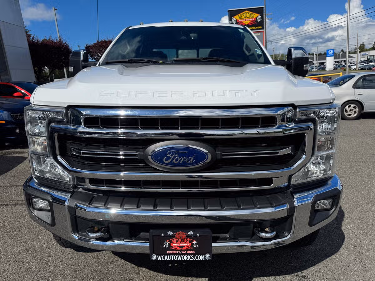 2020 Ford F-350 Super Duty Lariat Crew Cab Image 9