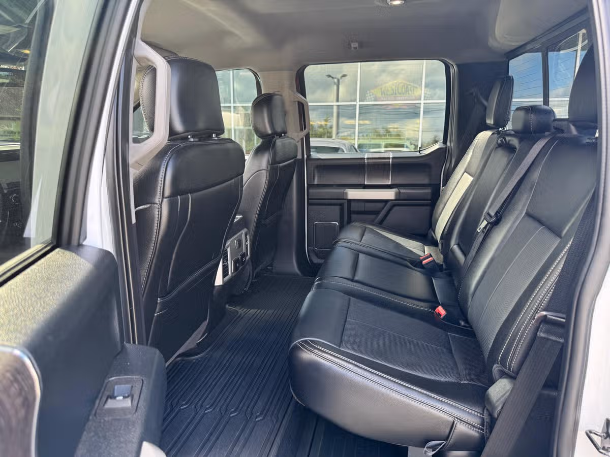 2020 Ford F-350 Super Duty Lariat Crew Cab Image 13
