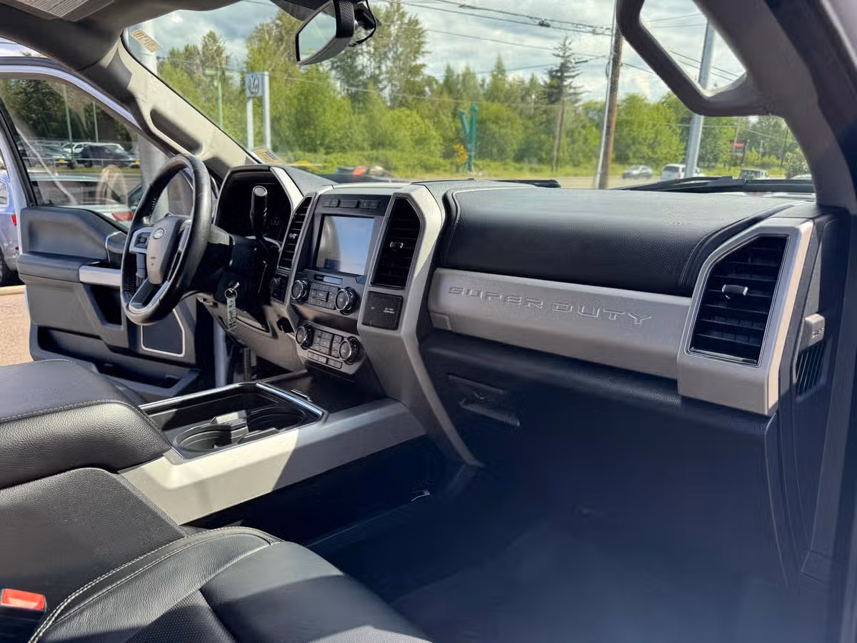 2020 Ford F-350 Super Duty Lariat Crew Cab Image 15