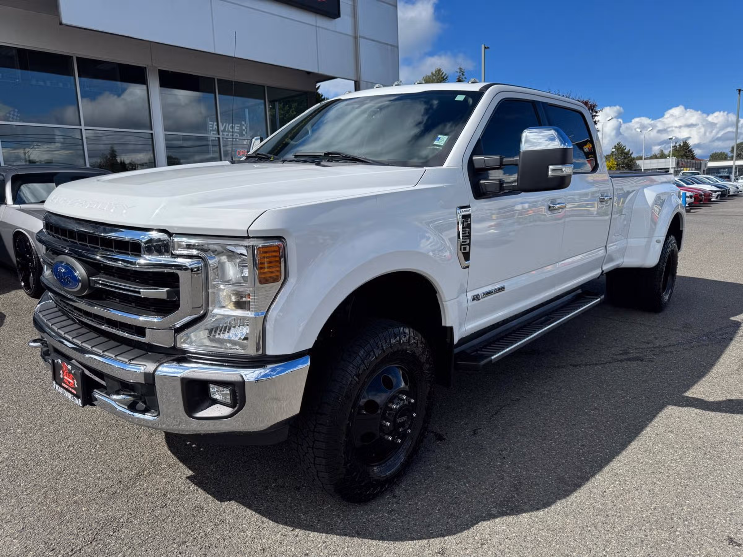 2020 Ford F-350 Super Duty Lariat Crew Cab Image 1