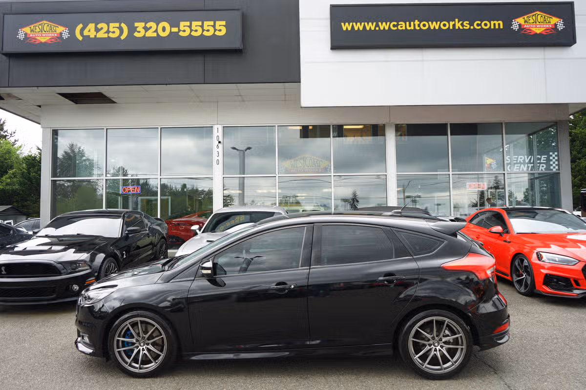 2018 Ford Focus ST Image 2