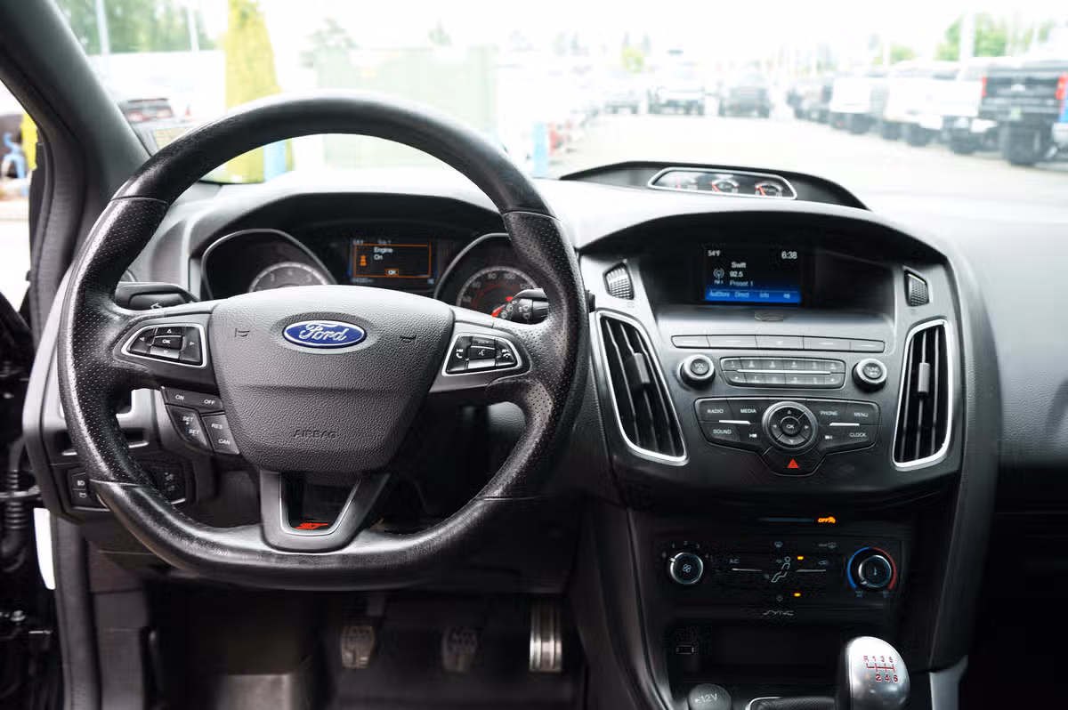 2018 Ford Focus ST Image 15