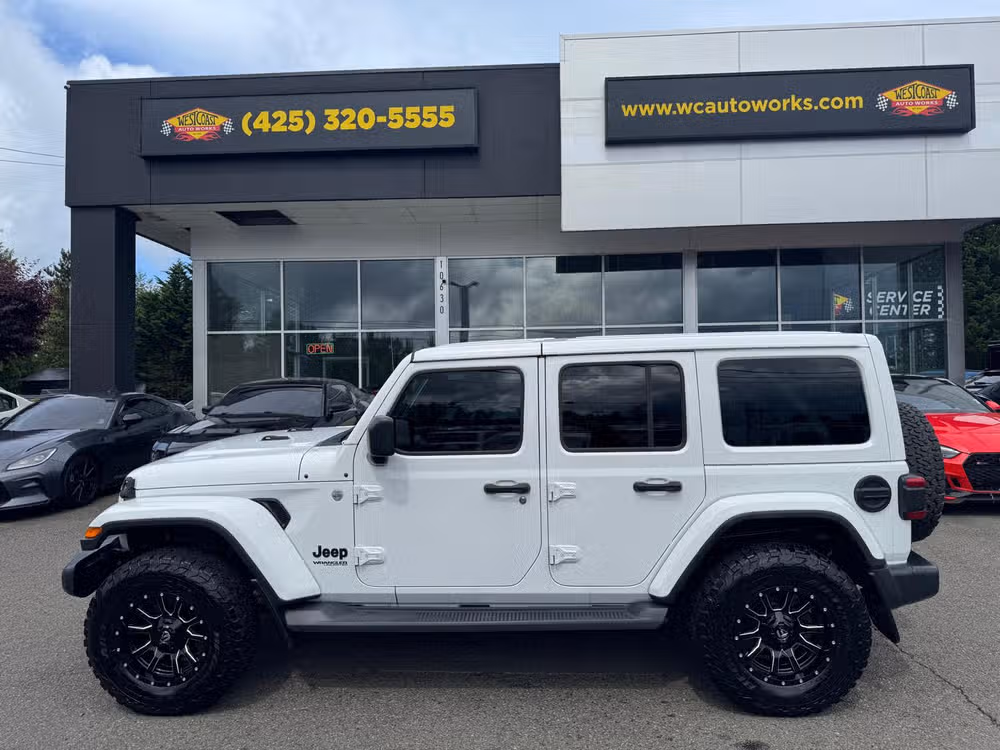 2019 Jeep Wrangler Unlimited Sahara Altitude Image 2