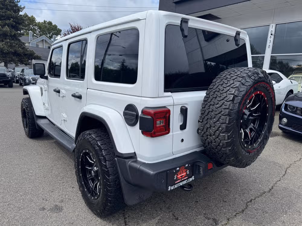 2019 Jeep Wrangler Unlimited Sahara Altitude Image 3