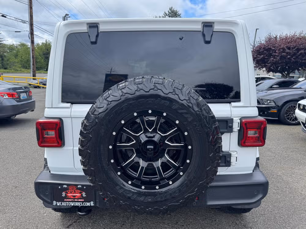 2019 Jeep Wrangler Unlimited Sahara Altitude Image 4