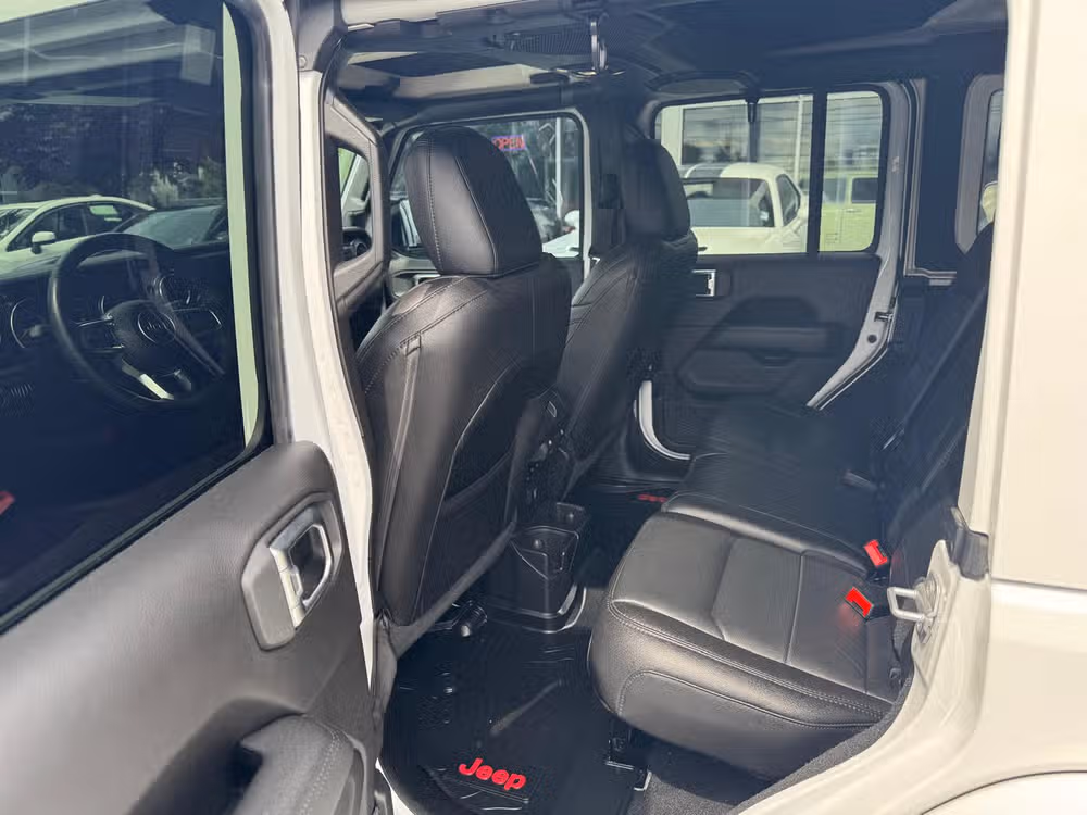 2019 Jeep Wrangler Unlimited Sahara Altitude Image 12