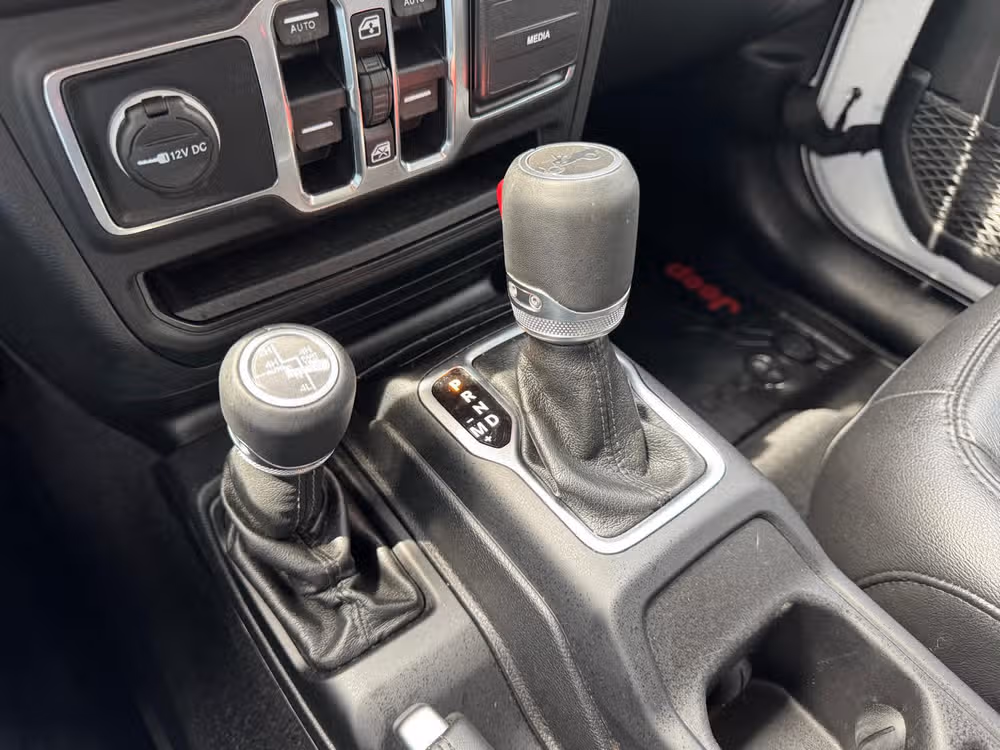 2019 Jeep Wrangler Unlimited Sahara Altitude Image 16