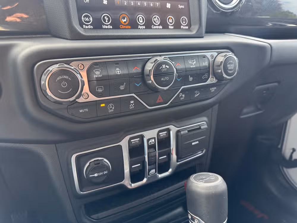 2019 Jeep Wrangler Unlimited Sahara Altitude Image 17