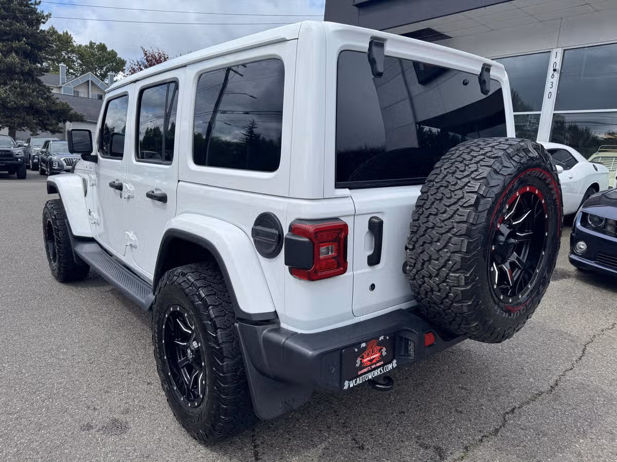 2019 Jeep Wrangler Unlimited Sahara Altitude Image 3