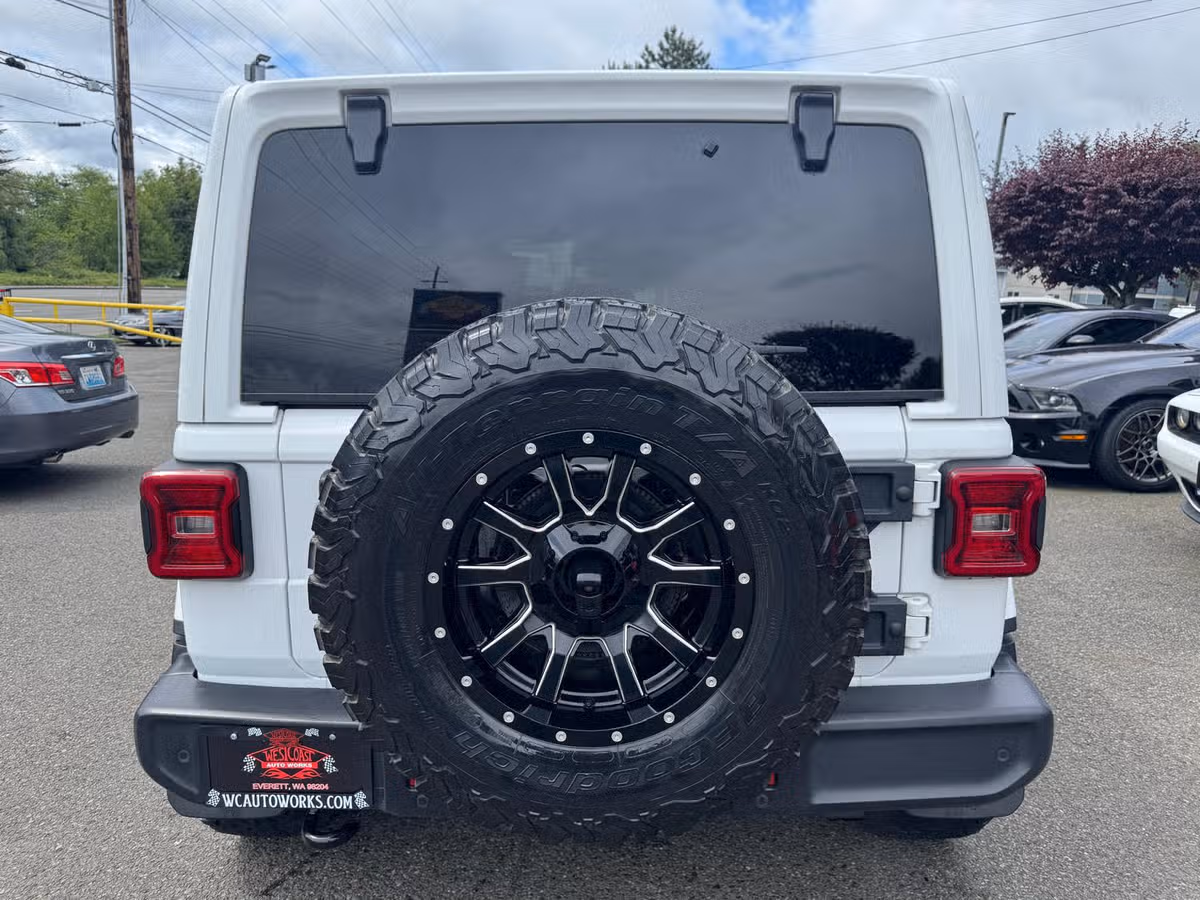 2019 Jeep Wrangler Unlimited Sahara Altitude Image 4
