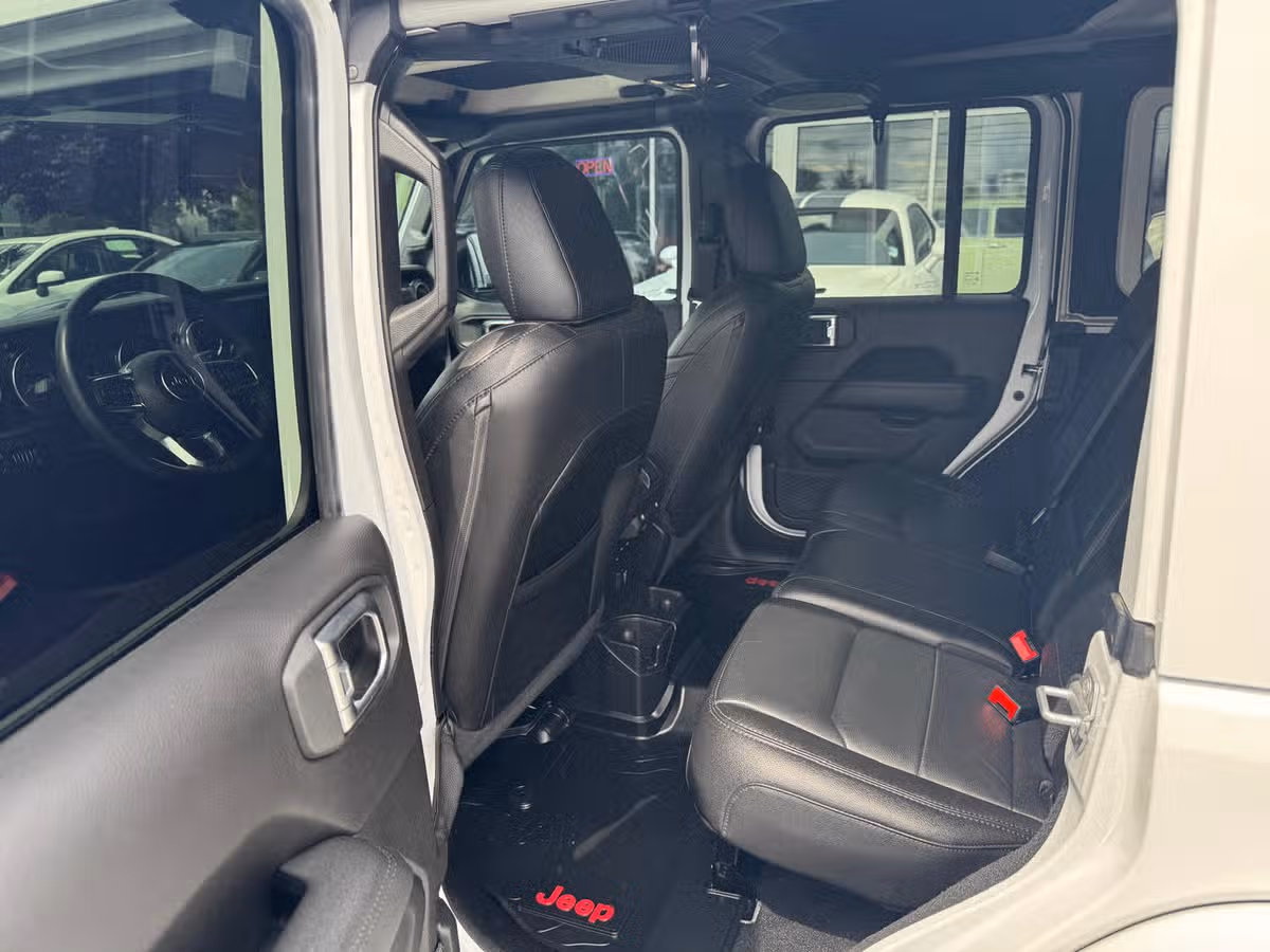 2019 Jeep Wrangler Unlimited Sahara Altitude Image 12