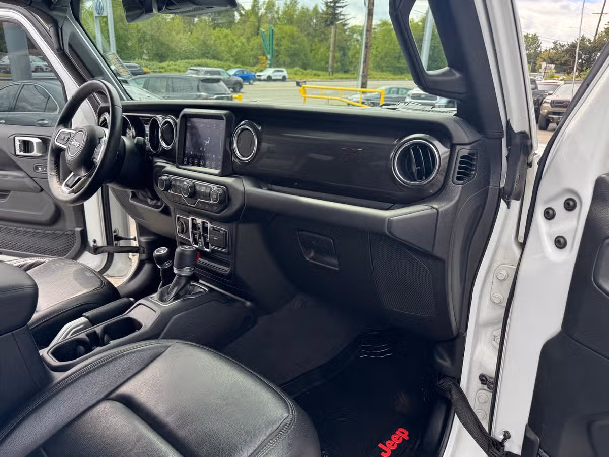 2019 Jeep Wrangler Unlimited Sahara Altitude Image 15