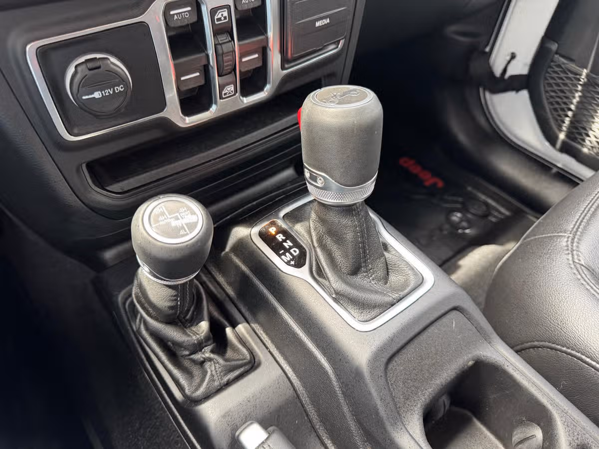 2019 Jeep Wrangler Unlimited Sahara Altitude Image 16