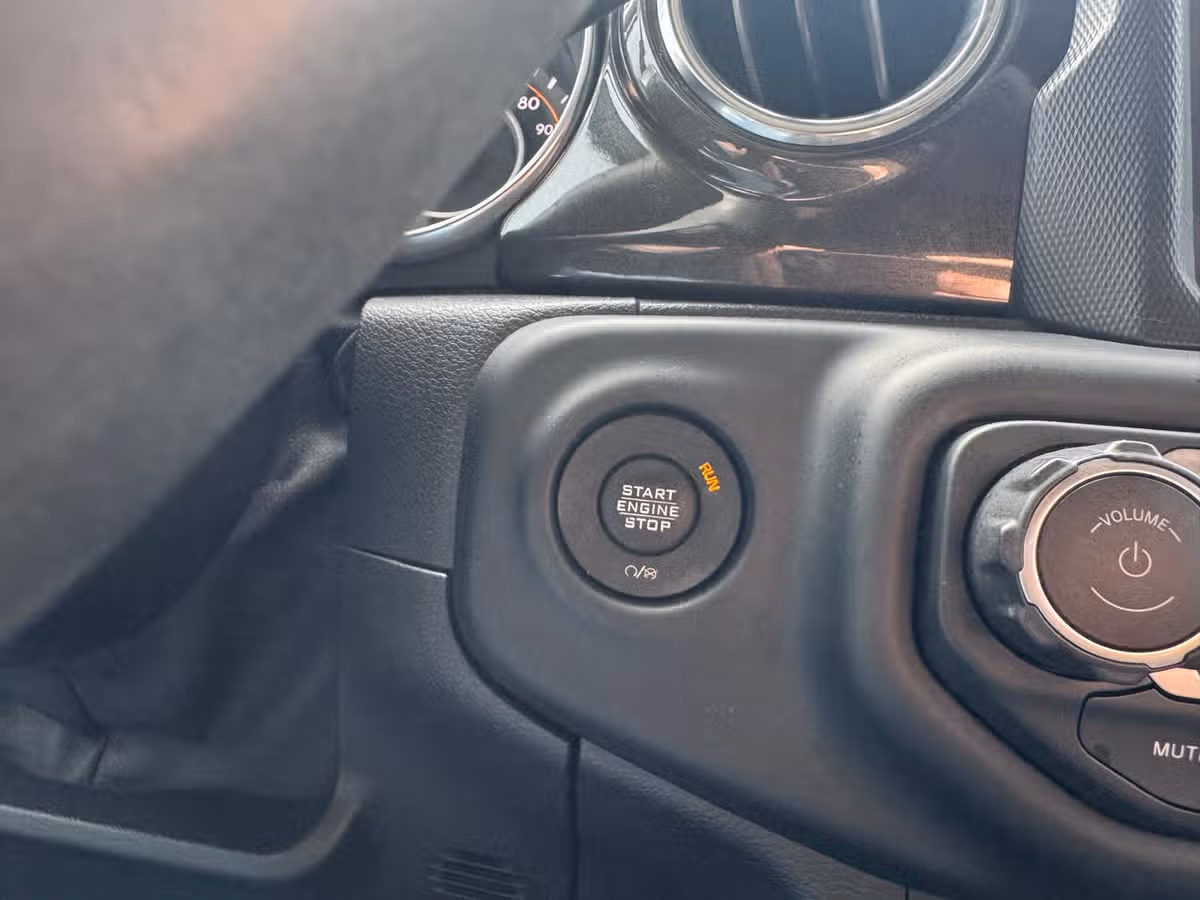 2019 Jeep Wrangler Unlimited Sahara Altitude Image 22