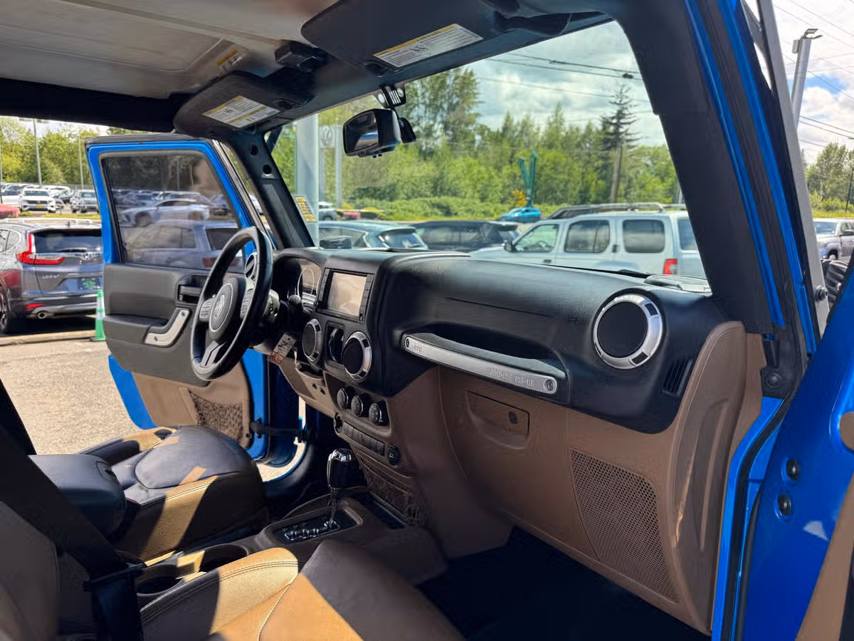 2015 Jeep Wrangler Unlimited Sahara Image 9