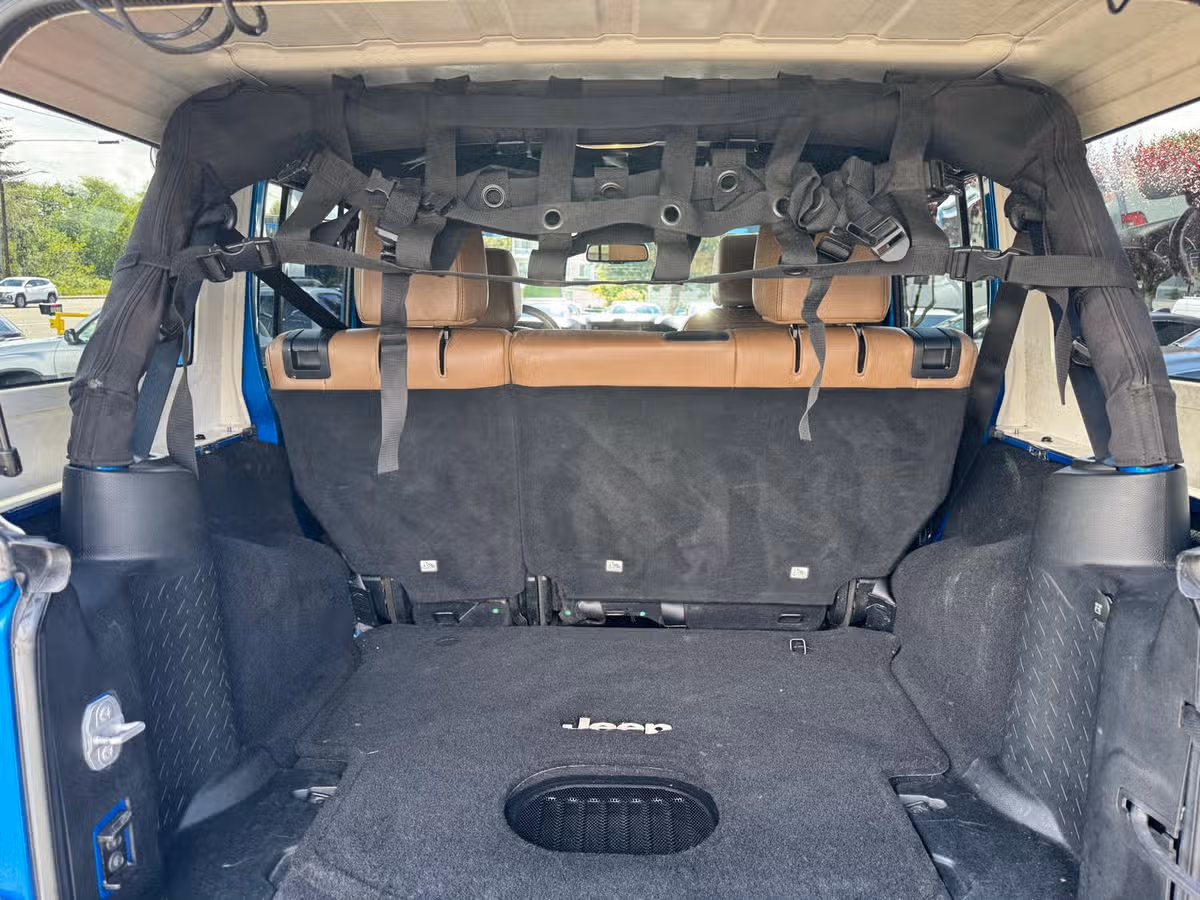 2015 Jeep Wrangler Unlimited Sahara Image 11