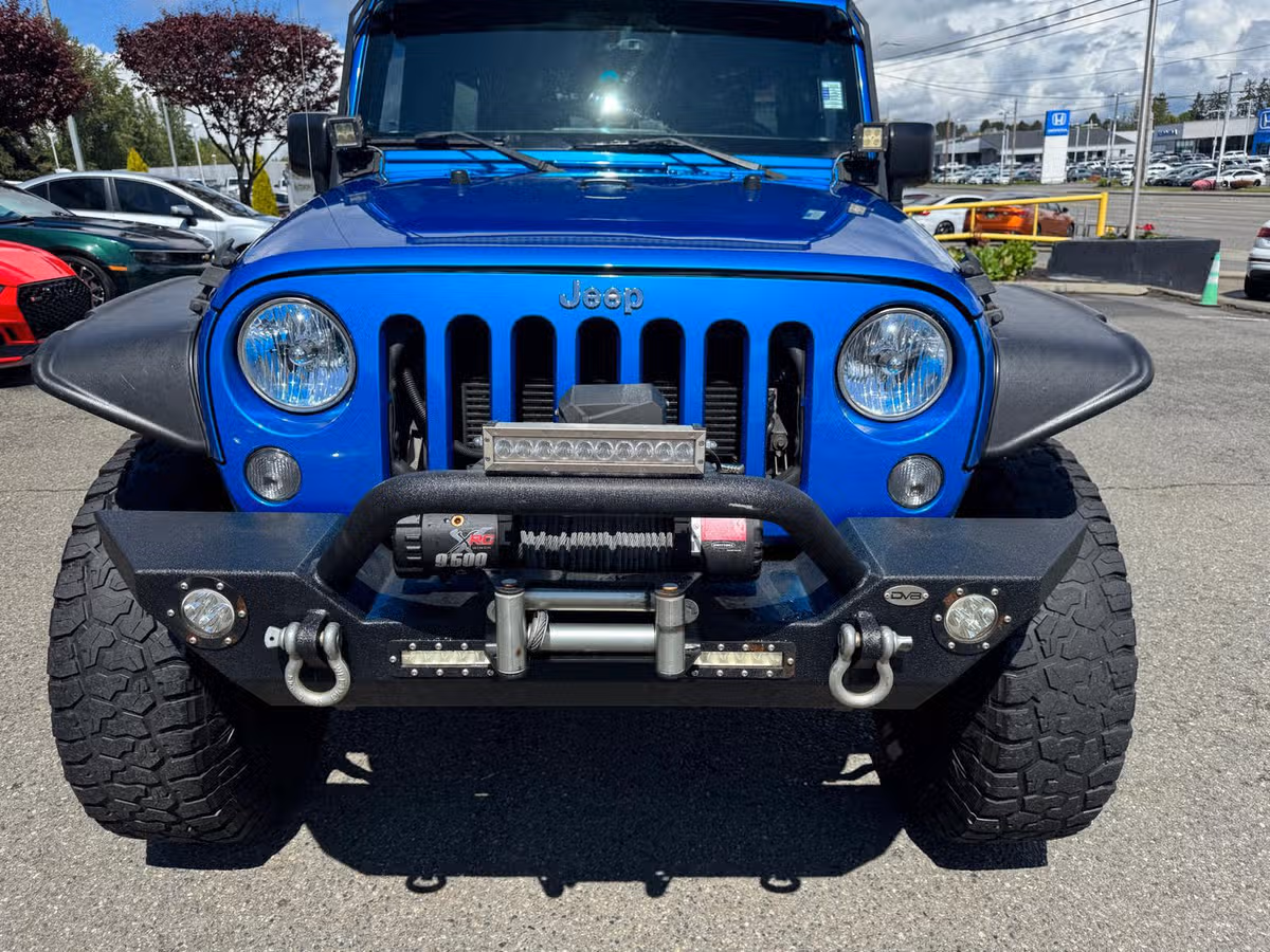 2015 Jeep Wrangler Unlimited Sahara Image 2