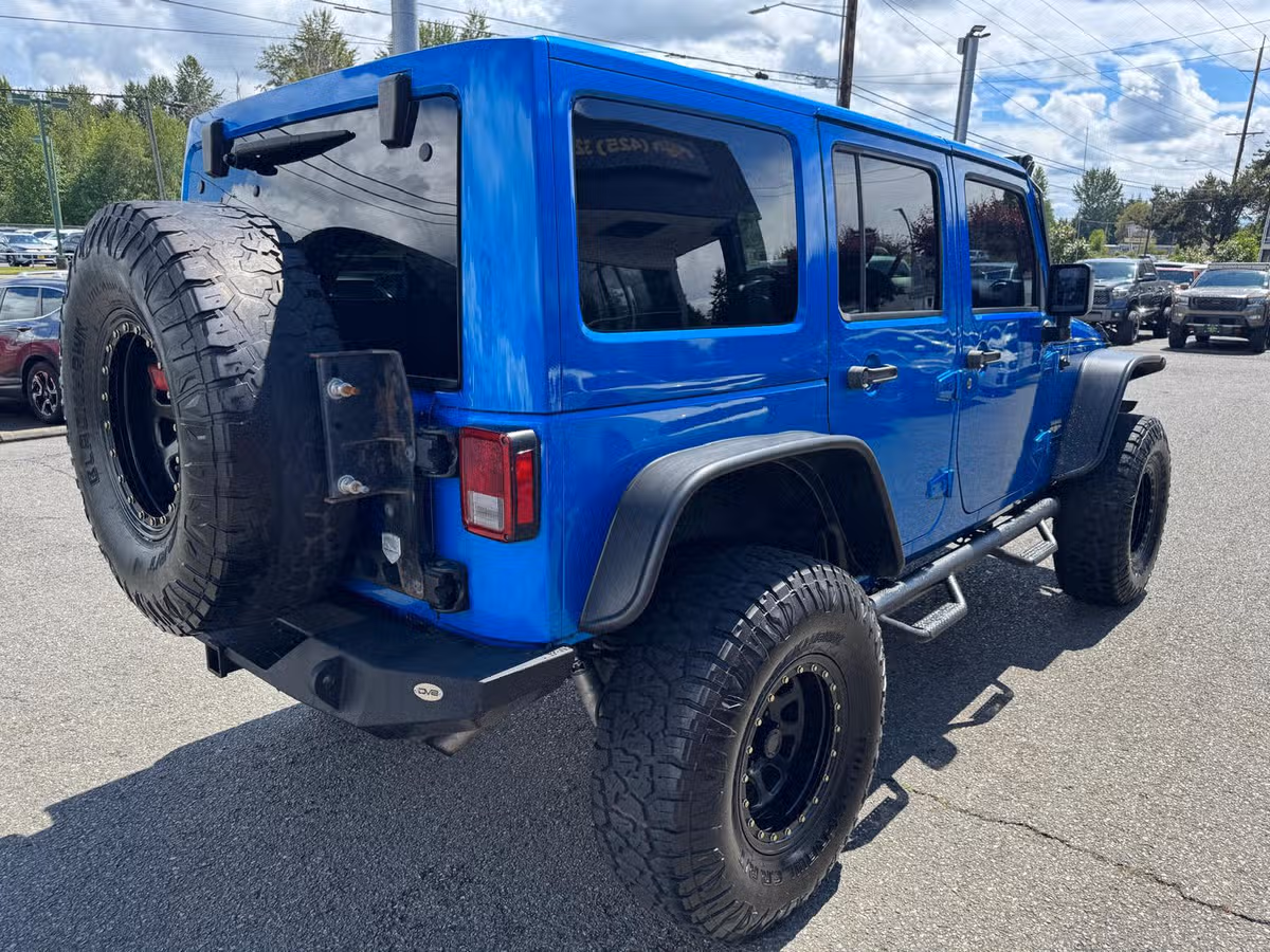 2015 Jeep Wrangler Unlimited Sahara Image 18