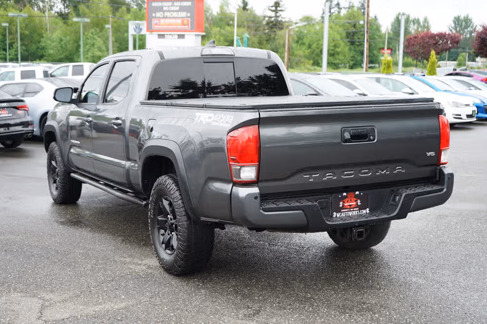 2017 Toyota Tacoma TRD Off-Road Double Cab Image 3
