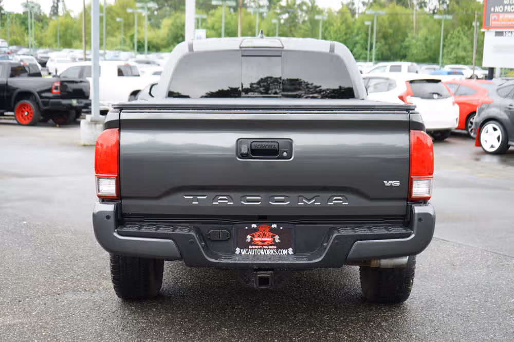 2017 Toyota Tacoma TRD Off-Road Double Cab Image 4