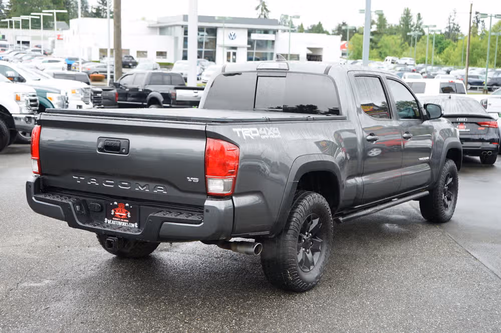 2017 Toyota Tacoma TRD Off-Road Double Cab Image 5