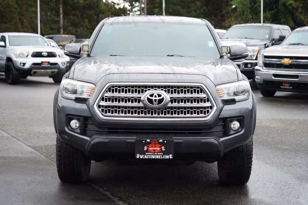 2017 Toyota Tacoma TRD Off-Road Double Cab Image 8