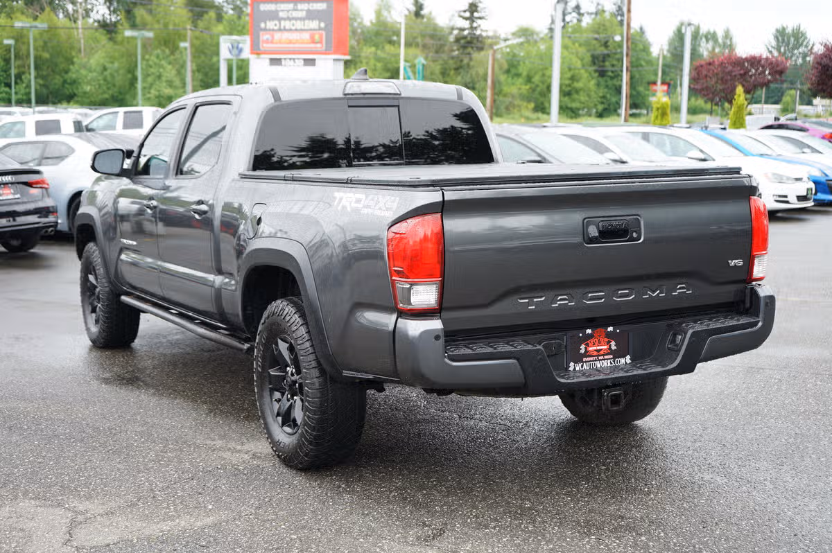 2017 Toyota Tacoma TRD Off-Road Double Cab Image 3